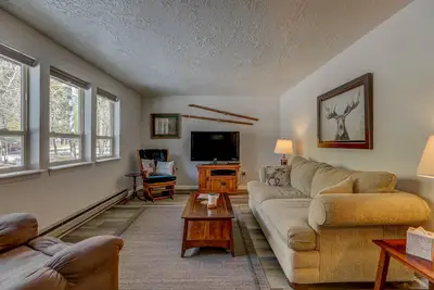 Image de New - Dobby's Place - Fenced yard - Close to downtown - WiFi - Pet-friendly - Garage