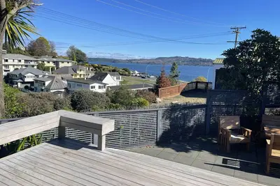 Image de Relax in Hawai - The lake is right there