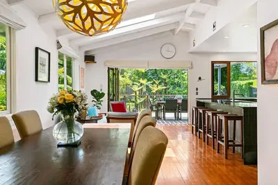 Image de Stunning Four Bedroom Home near the lake