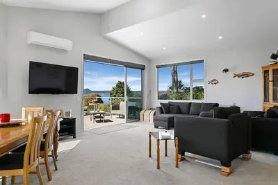 Image de Elegance of Te Kopua, Lake views and Birdsong