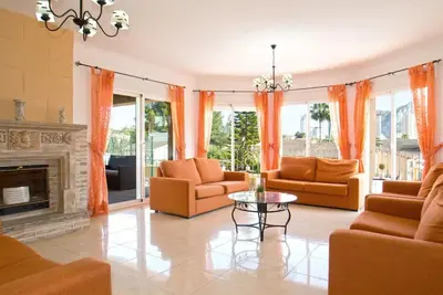 Magnifique maison de vacances privée avec Wifi, piscine privée, climatisation, Tv, patio, parking