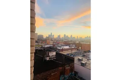 Image de Lofty Downtown Market place that’s 420 friendly