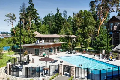 Image de Luxury Townhouse on Rathtrevor Beach with Pool