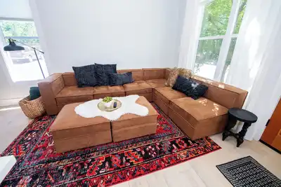 Image de Luxury Hot Tub, Outdoor Fire Pit, Newly remodeled, Close to I-5, Walk to River