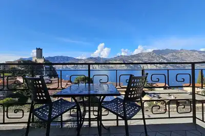 Image de three-room apartment, with spectacular views of Lake Garda and the castle