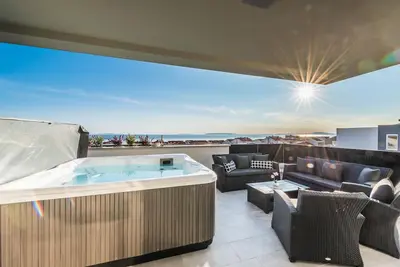 Image de Luxury Penthouse apartment with jacuzzi & pool