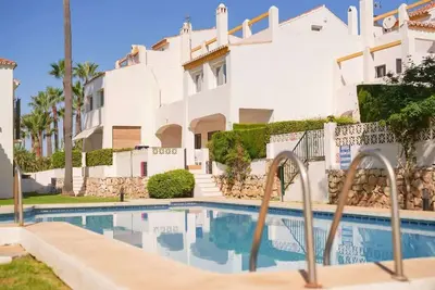 Image de Casa Rosario · Beautiful terraced house, right by the beach & next to Marbella