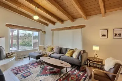 Sweet Mountain View Arroyo Seco Home with Hot Tub