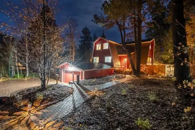 Image de Flagstaff's Best Kept Secret: A-Frame Home+Hot Tub