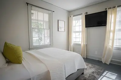Image de Cozy 2br Pet-Friendly Home