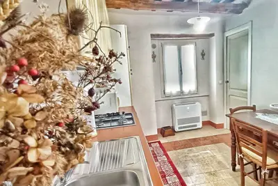 Image de Country house between sea and hill