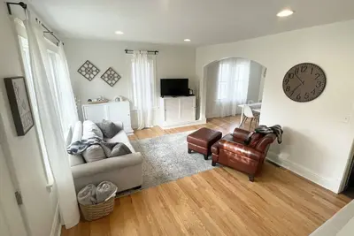 Image de Mayo Discount! Main floor bath and laundry. 3 blocks to Mayo Clinic