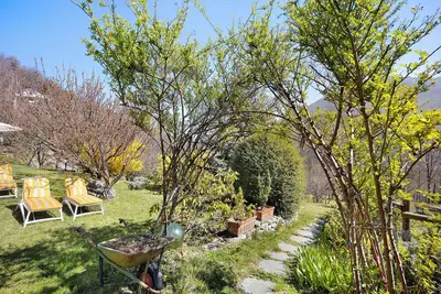 Image de Maison de vacances \"Casa dei Tigli\" avec vue sur les montagnes, jardin et Wi-Fi.
