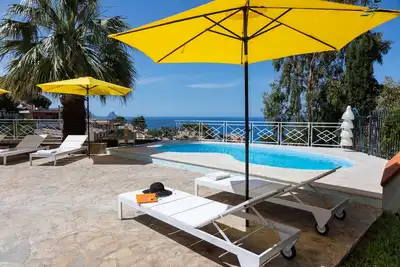 Image de Villa By The Sea With Spaghetti Welcome