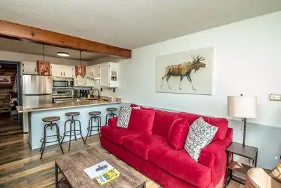 Image de Cozy Chalet on Golf Course with Two Pools