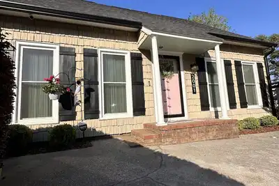 Image de Full Home: Historic Augusta (3. 5 Miles To Course)