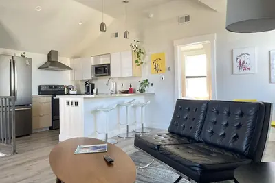 Image de RiNo Does it Better - Modern Apartment - Sleeps 4, Free Parking