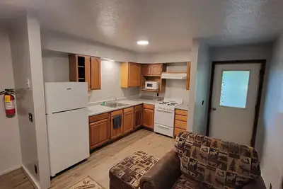 Image de Cozy little cabin in a campground backed up to the peaceful woods.