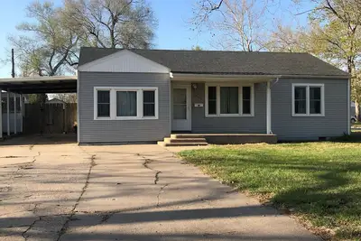 Image de Just Like Home in quiet neighborhood