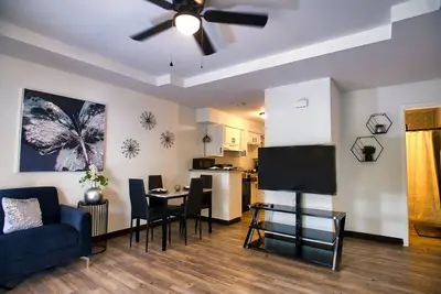 Image de Chic & Cozy 2 bedroom/1 bathroom - Rated Best