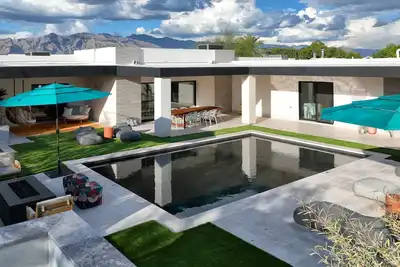 Image de Central Tucson Luxury - Minutes from U of A - Saltwater Pool - Sleeps 10