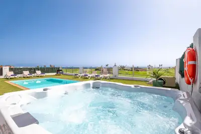 Image de Luxury Family Villa, Jacuzzi, Oceanfront, Heated Pool, Playground, A/C