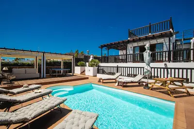 Image de Villa Cavendish with Sea Views, A/C and heatable pool close to Flamingo Beach