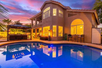 Image de Gorgeous, Peaceful, Waterfall, Palm Trees Heated Pool Immaculate Private Home