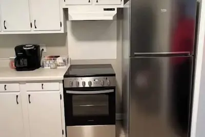 Image de Five Points neighbor. Located 1. 4 from Uga stadium.