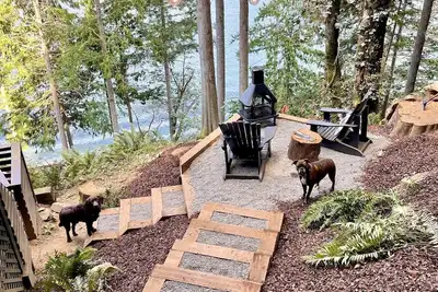 Image de Panoramic Lake View Living with Hot Tub! Pet Friendly!