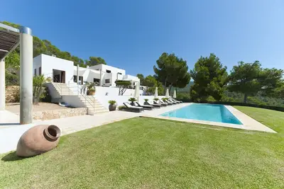 Image de Astounding Ibiza Villa | 6 Bedrooms | Villa Alexia | A Beautiful Property on The West Coast with Beautiful Sea Views | San Jose