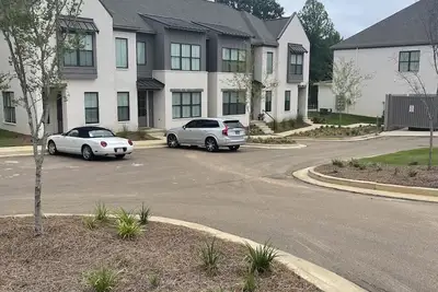 Image de College Football Playoff condo, 5 min. to stadium and 1. 5 miles off the square.