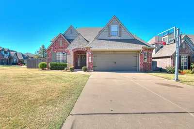 Image de Beautifully Spacious Tulsa Treasure