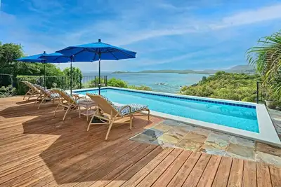 Mango Manor Eclectic Villa w/ Beach Access & pool