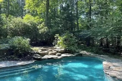 Image de Luxury One-of-a-kind Waterfront Estate w/ Pool, Spa, Tennis & Pond Access