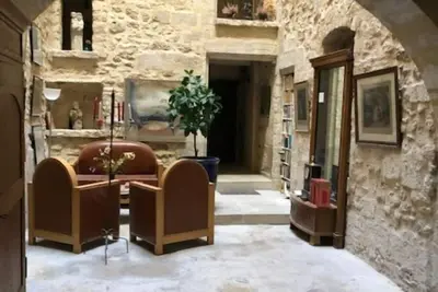Image de 2 Pieces dans un Hotel Particulier en plein centre de Carpentras