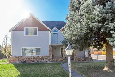 Image de Homestead: Cook, Stream & Strum in Comfort