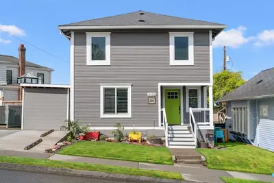 Image de Award Winning Historic Remodeled 1907 Four Square