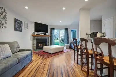 Image de Next to Golf, Walk to Club | Lakeland Village 5b