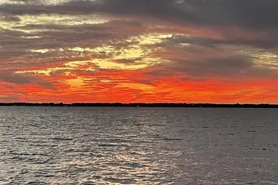 Image de Lakefront Tiny Home with Dock & View