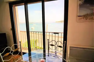 Image de Grand studio avec vue mer! A deux pas de la plage des Sablettes