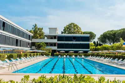 Image de Joli appartement avec climatisation, piscine, Wifi, Tv, terrasse, animaux admis et parking