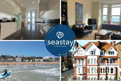 Image de Eva's Sea View 2 Bed 2 Bath Parking & No Guest Fees
