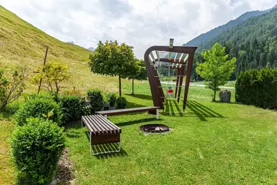 Image de Appartement \"Robi\" avec vue sur les montagnes, jardin et Wi-Fi.