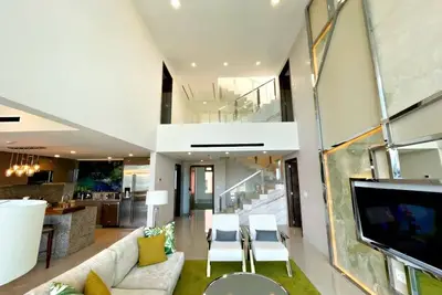 Image de Elegant 3 Bedroom Penthouse Loft with Rooftop Jacuzzi