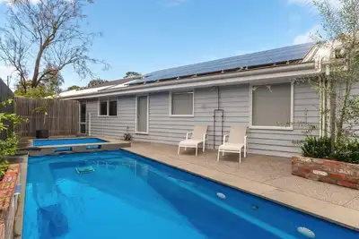 Image de Southern Comfort - Relaxing poolside indulgence