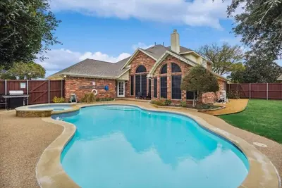 Image de Modern, Spacious - Pool & Backyard Oasis & Cinema