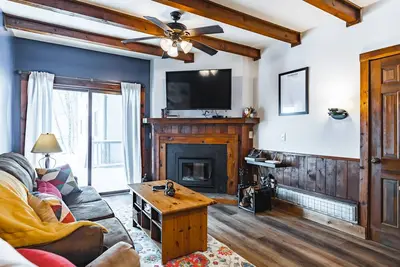 Image de Ski In/ Ski Out, King Bed, Pet Friendly, Fireplace & walking distance to village