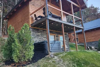 Image de Yellowstone/Hot Tub-Pet friendly-Lakeview -8 Person Lodge