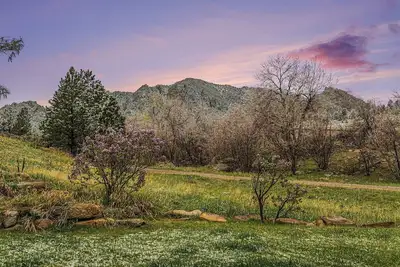 Image de Hike Chautauqua out the back door! 4br w/ Patio, Hot Tub! Backs to Open Space!